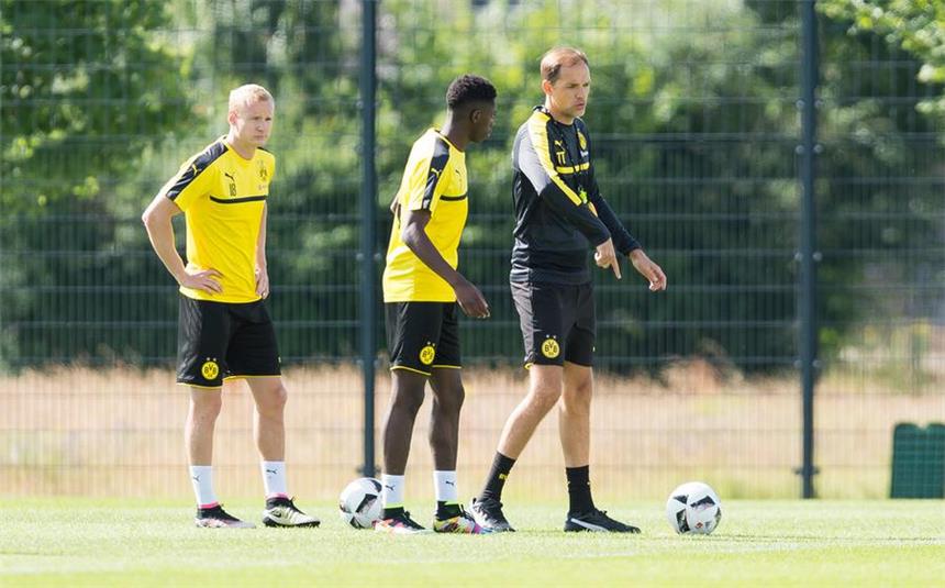 Der BVB beschreitet "einen riskanten Weg" Thomas Tuchel (r.) setzt auf die Neuzugänge Ousmane Dembele (M.) und Sebastian Rode.