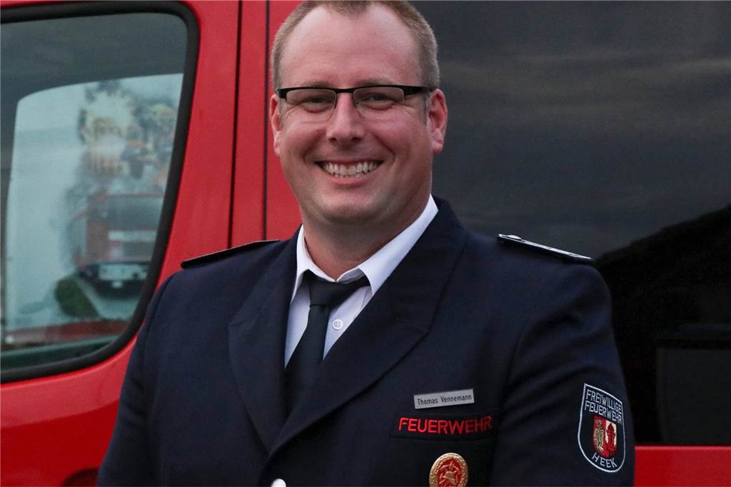Nachlöscharbeiten in Ochtrup dauern an: Feuerwehr Heek war vor Ort Thomas Vennemann, Leiter der Heeker Feuerwehr
