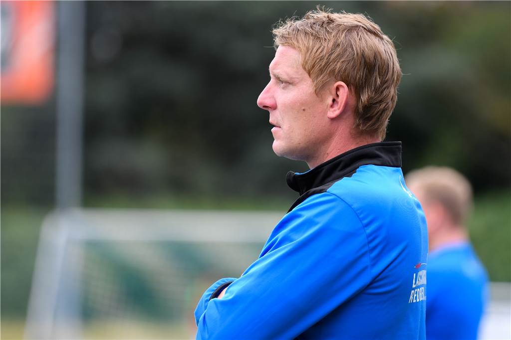 Doppelbelastung in der Vorbereitung: Warum diese Lüner Fußballtrainer ihre Spieler fordern Thomas Westrup und Blau-Weiß Alstedde sind am Wochenende zweifach gefordert.