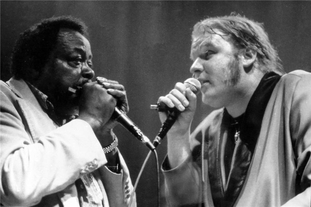 Der Könich lebt: Stadtlohner Musiker Thomas Willemsen nimmt Soloalbum auf Thomas Willemsen bei einem Konzert der Stormy Monday Band mit Carey Bell, dem Blues-Harpspieler der Blueslegende Muddy Waters.