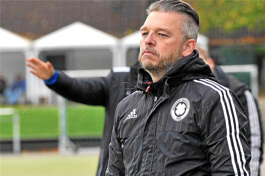Rudelbildung in der Bezirksliga 8: Polizei rückt an – Trainer erhebt Vorwürfe Thomas Wotzlawski widersprach Hamza Berro in den entscheidenden Punkten.