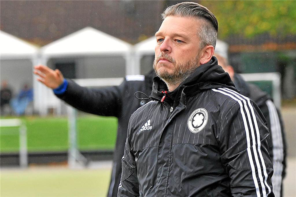 Zwei Schwerter Trainer stehen vor dem Sportgericht, aber nur einer wird verurteilt Thomas Wotzlawski wurde freigesprochen.