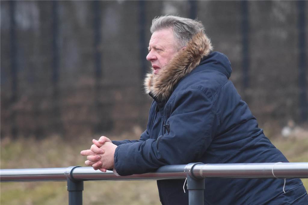 Frauen des Werner SC schließen sich GS Cappenberg an Thorsten Garber, Präsident von GS Cappenberg, lehnt auf einem Geländer.