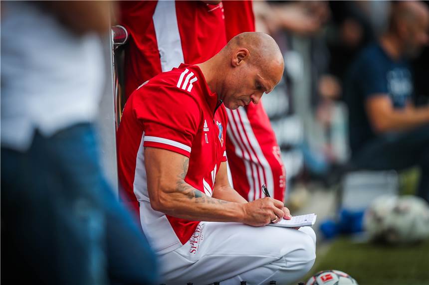 Thorsten Legat ist beim 6:3-Sieg des TuS Bövinghausen der Vater des Erfolges Thorsten Legat wechselte den Erfolg ein.