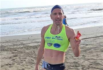 Thorsten Sonsmann vom WSV Schermbeck holte bei den Europameisterschaften der Rettungsschwimmer in Italien drei Goldmedaillen, unter anderem im Board Race.