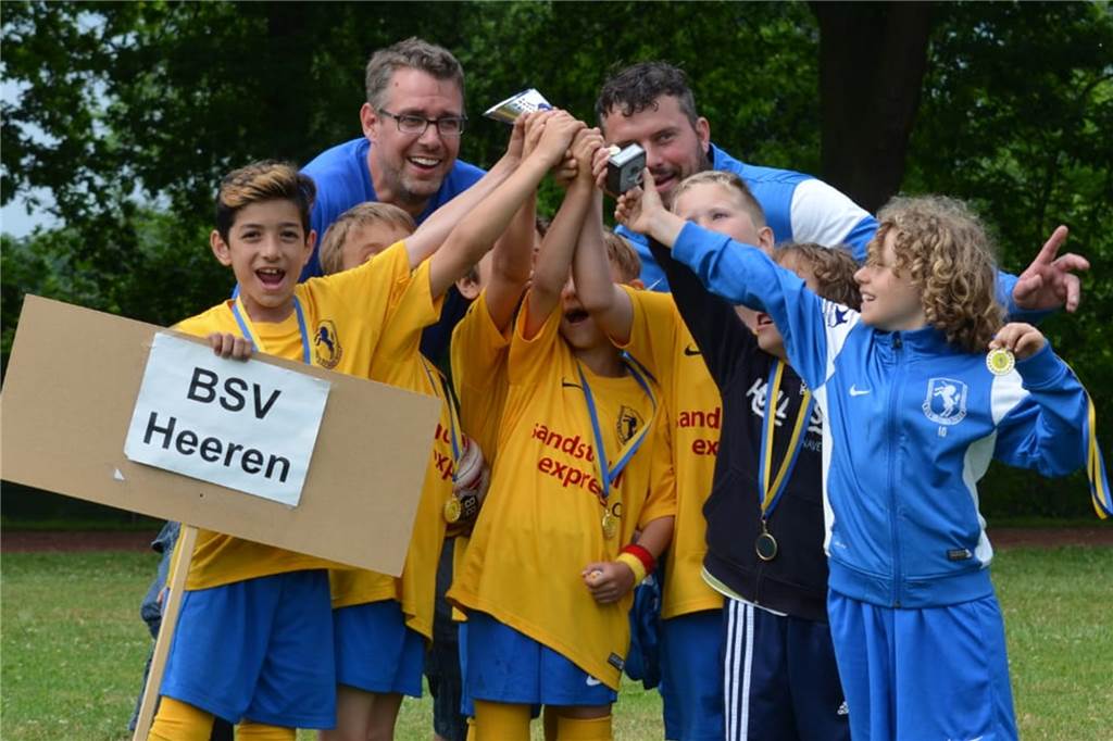 D-Juniorentrainer schlägt Corona-Alarm: „Eine leistungsmäßige Delle wird bleiben“ Thorsten Vieth (hinten links) betreut den Jahrgang 2009 des BSV Heeren seit einigen Jahren erfolgreich.