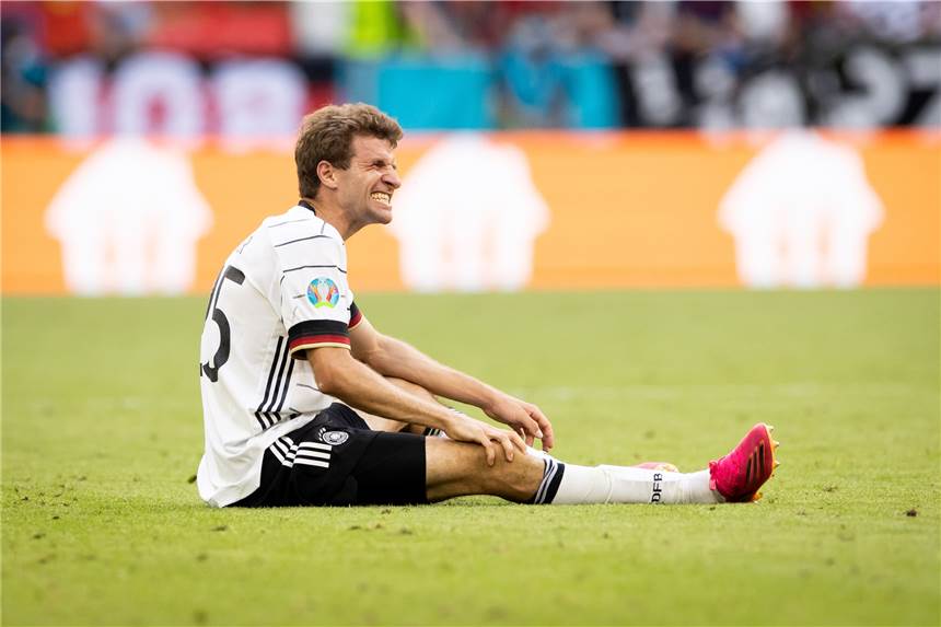Nach dem EM-Aus: Müller und Hummels mit bewegenden Reaktionen Tief enttäuscht nach dem EM-Aus der DFB-Elf: Thomas Müller.