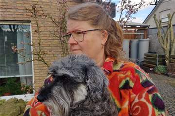 Tierfreundin Ute Dressel-Wittmer zusammen mit ihrer Zwergschnauzer-Hündin Lilly hat sich von ihrer Tiersitter-Idee verabschiedet.