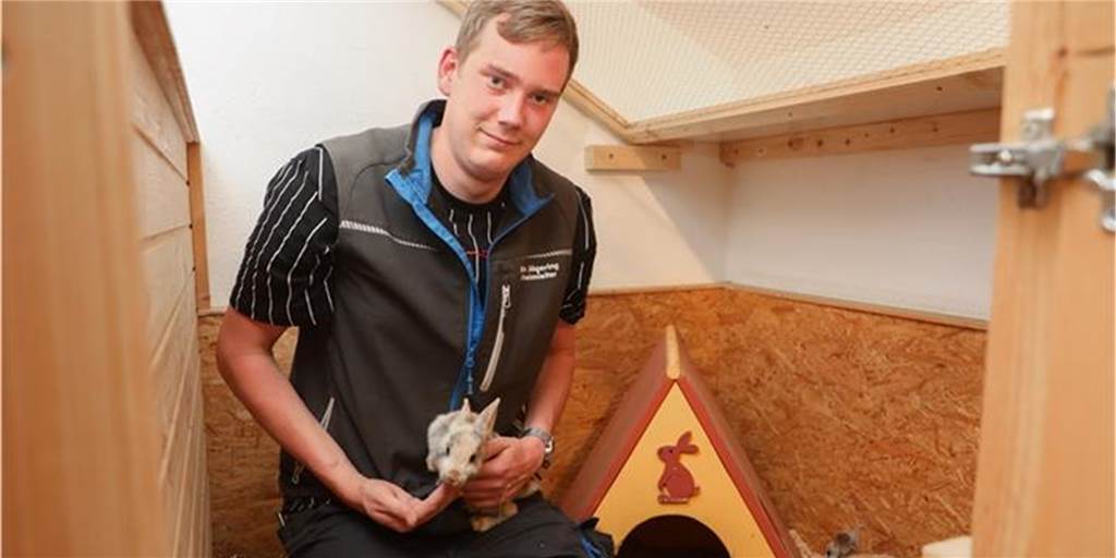 Hauskaninchen werden in Bocholt massenweise ausgesetzt Tierheimleiter Niklas Jägering sagt, dass die Kleintierabteilung im Tierheim aus allen Nähten platzt.