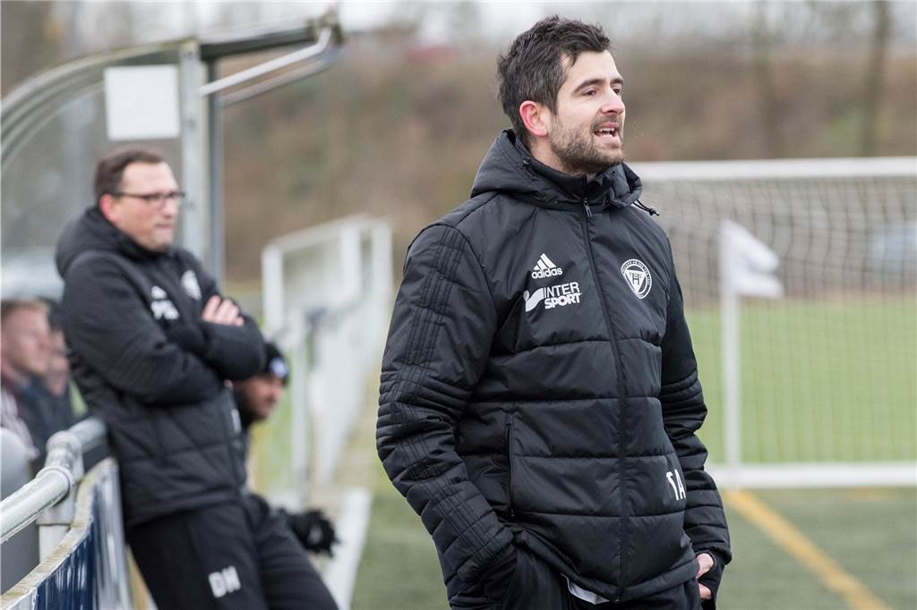 Weihnachten in der Kneipe – für die Amateurfußballer Halterns war das ein Fest Tim Abendroth (v.) war bis vor zwei Jahren Trainer beim TuS Haltern II. Nun ist er zurück im Trainerteam als Co-Trainer.