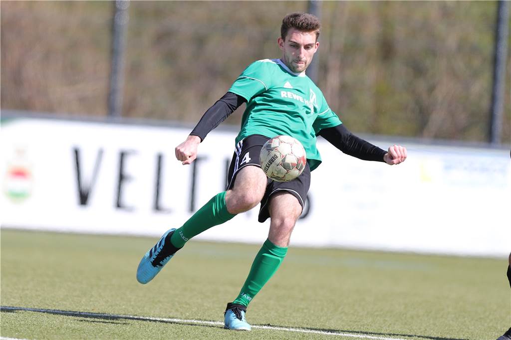Voller Einsatz trotz Malle-Urlaub: Wie die Spieler der Zweiten GS Cappenberg zum Sieg verhalfen Tim Augustin spielt eigentlich in der zweiten Mannschaft des Vereins, für den Kampf um den Klassenerhalt kickte er in der Ersten mit.