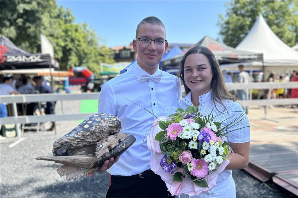 Tim Besten erinnert sich: „Es war eine Mischung aus Freude und Schock“ Der König und die Königin mit Blumen.