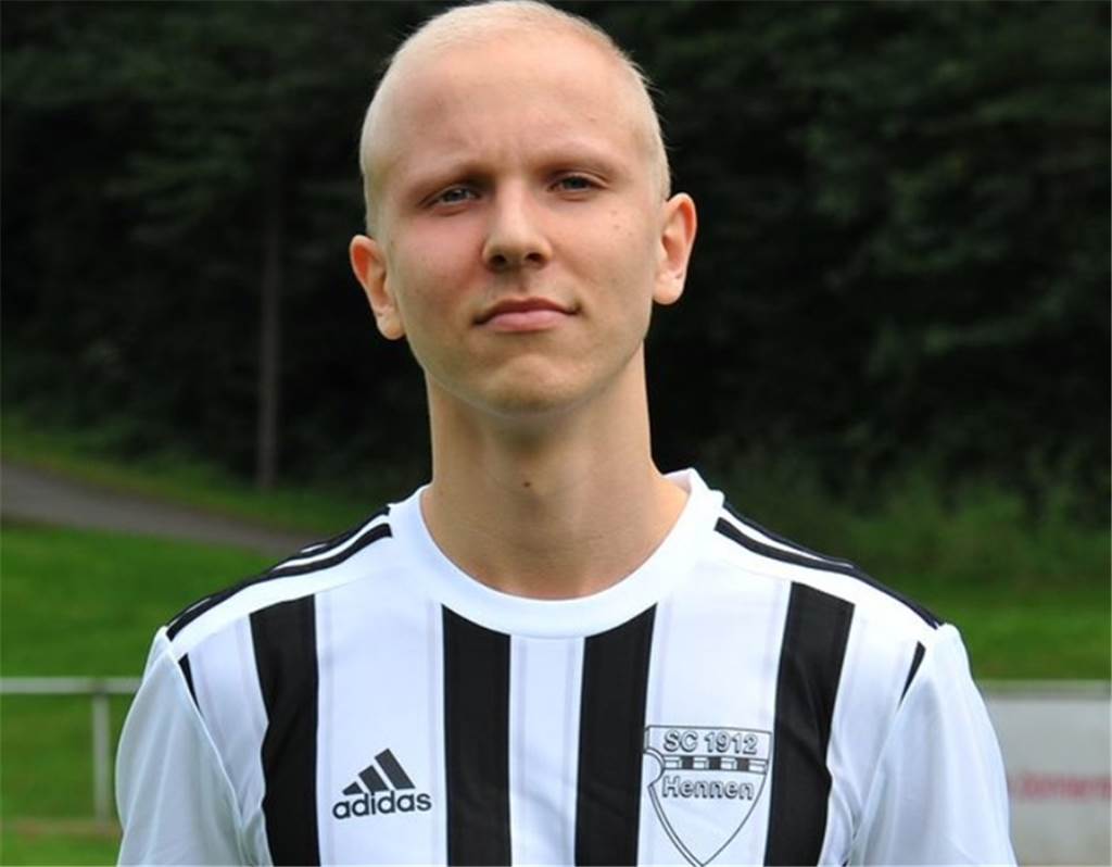 Zum FC Frohlinde: Youngster vom SC Hennen tauscht Wohlfühl-Atmosphäre gegen Landesliga ein Tim Finkhaus im Trikot des SC Hennen.