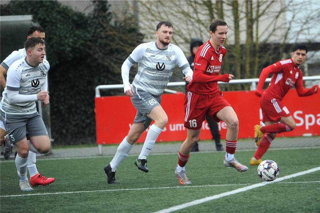 Harmloser Geisecker SV geht leer aus : Aber Trainer versprüht Zuversicht vor Rückrundenstart Tim Finkhaus musste mit dem Geisecker SV im letzten Testspiel vor dem Rückrundenauftakt gegen den Kreisliga-A-Spitzenreiter TV Brechten eine 0:1-Niederlage hinnehmen.
