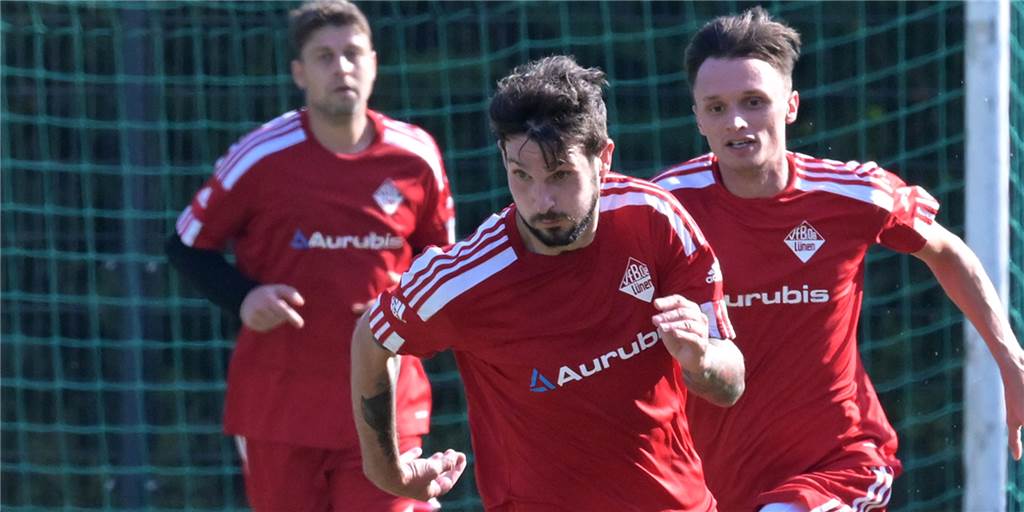 Strafstoß-Tor leitet Sieg ein: VfB Lünen feiert überzeugenden Auswärtssieg in Hörde Tim Gehrmann (vorne) hatte einen großen Anteil am Auswärtssieg des VfB Lünen.