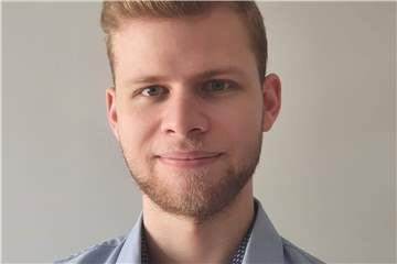 Tim Gimbel ist bei der Caritas Ostvest in Haltern ab sofort Ansprechpartner für queere Menschen und ihre Angehörigen.