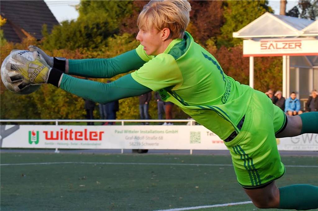 Christoph Pajdzik segelt auf Westfalenliga-Kurs: Vom Abstiegstrainer zum Erfolgscoach Tim Helmdach, hier 2020 im Trikot des Geisecker SV, ist Landesliga-Stammtorwart der SpVg Hagen 11.