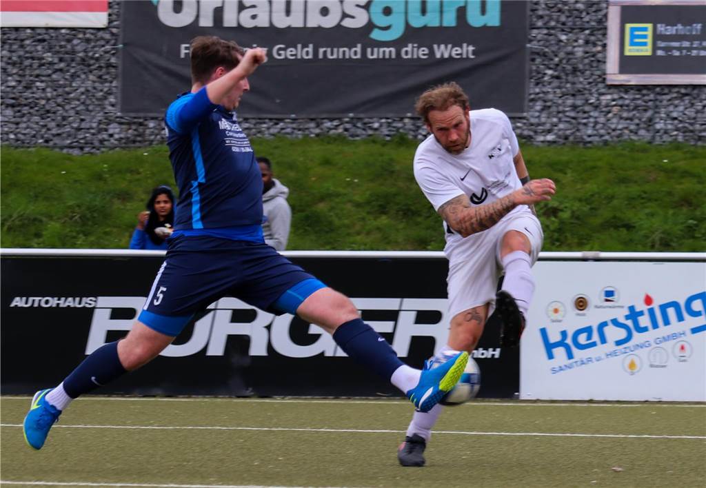 BSV Heeren sicherte sich Zusage von Landesliga-Stürmer Tim Kloeter (r.) kehrt zu seinem Heimatverein BSV Heeren zurück und geht nochmals in der Kreisliga A2 auf Torejagd.