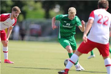 Tim Kortenbusch (am Ball) von Fußball-Bezirksligist SuS Olfen ist zurzeit in absoluter Top-Form.