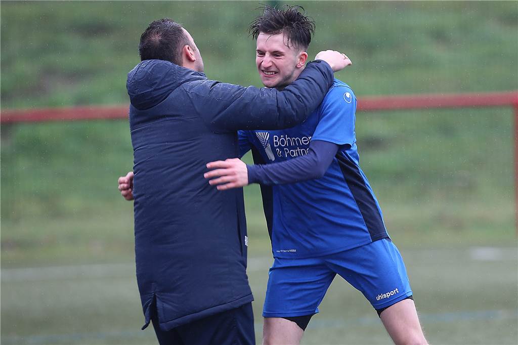 FC Frohlinde: Großteil des Landesliga-Kaders steht bereits fest Tim Kuit (r) wird von Frohlinde in die Erste Mannschaft des FCF berufen. Dort bleibt Jimmy Thimm (l.) sein Trainer.