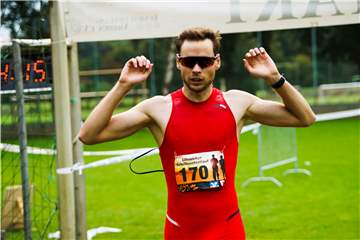 Tim Lammers (VFL Ahaus) feierte seinen Start-Ziel Sieg beim 10 Kilometerlauf des ASV Ellewick.