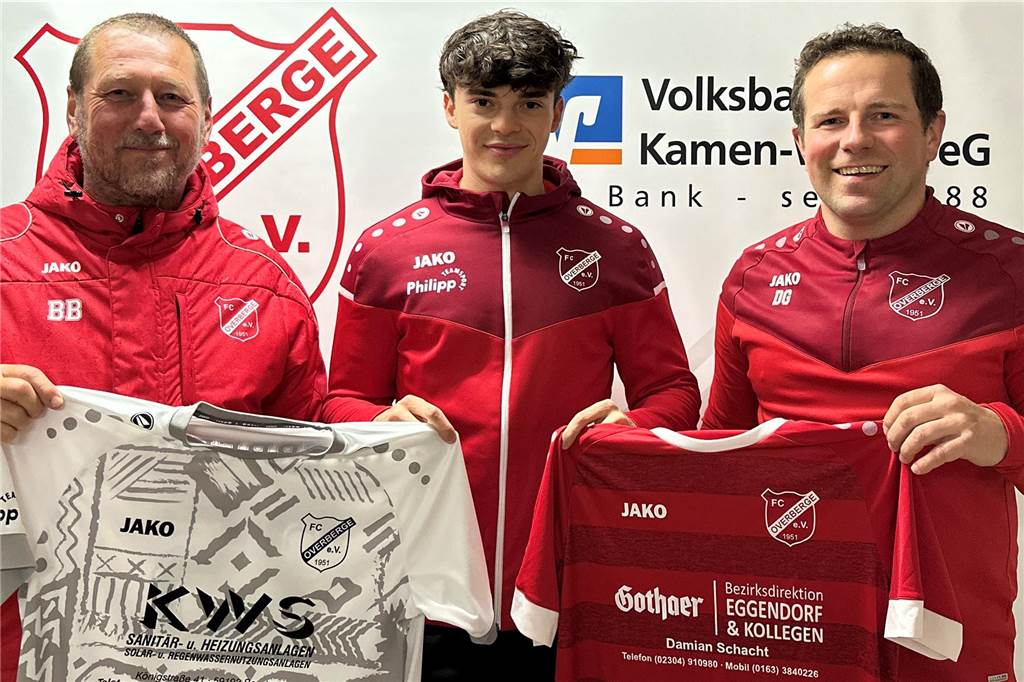 Nach Abstieg aus der Landesliga: Tim Neugebauer verlässt den Werner SC Tim Neugebauer (Mitte) soll zukünftig die Defensive beim FC Overberge verstärken.
