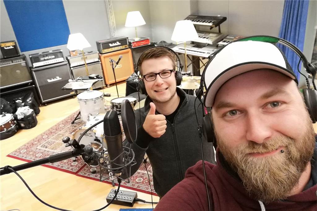 Herberner Party-Kracher „Wolle und Harri“ gehen Samstag live Tim Pleger und Tim Röwekamp, mal ohne ihre Verkleidung. Sie wollen ihr künstlerisches Outfit künftig ändern.