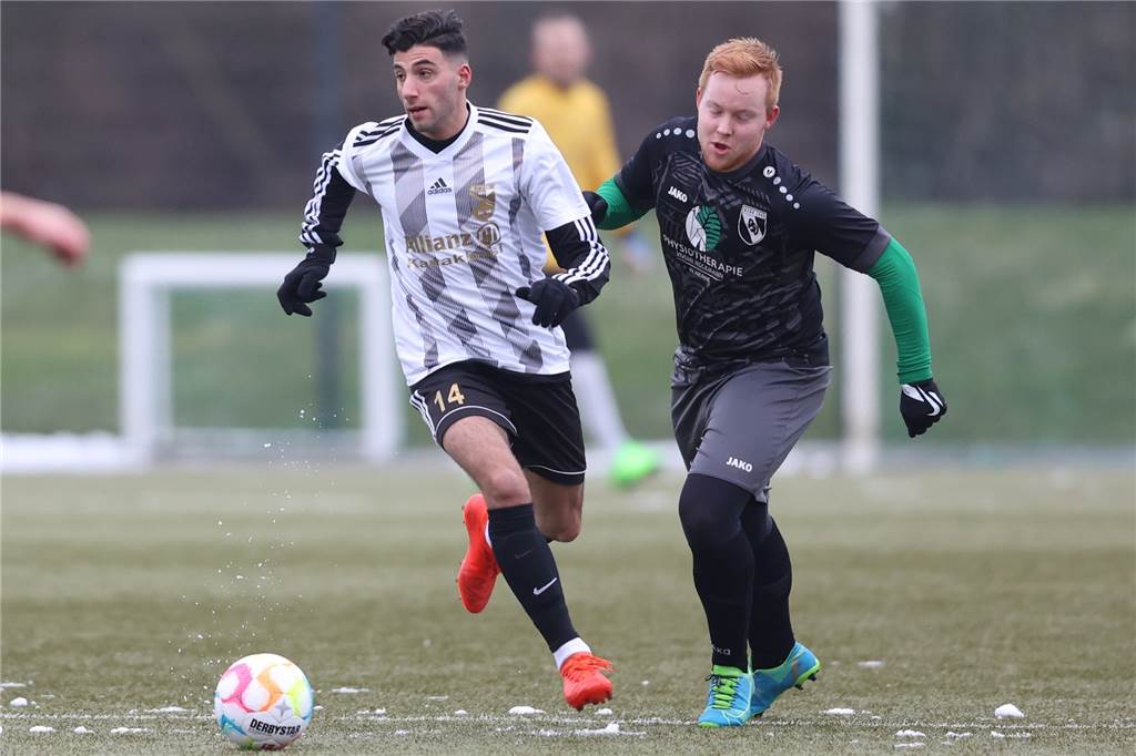 Ex-Holzwickeder Tim Rogge feiert sein Startelf-Debüt beim PSV Bork Tim Rogge (r.) beackerte gegen Eintracht Werne in den ersten 45 Minuten die rechte Seite des PSV Bork.
