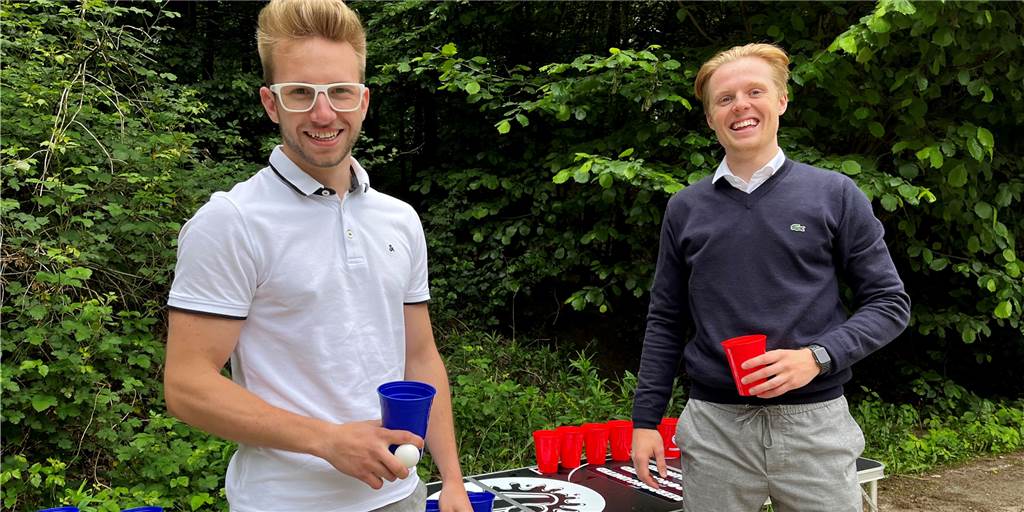Mega-Party und Trinkspiel vereint: Halterner planen erstes Beerpong-Festival Tim Schleicher (l.) und Fabio Zadrozny veranstalten das erste Beerpong-Festival am Rande von Haltern.
