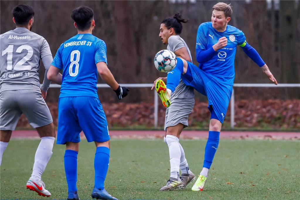 Fünf Platzverweise: Hombrucher SV und SV Wanne liefern sich ein intensives Spitzenspiel Tim Schrade (r.) erzielte das 1:0.