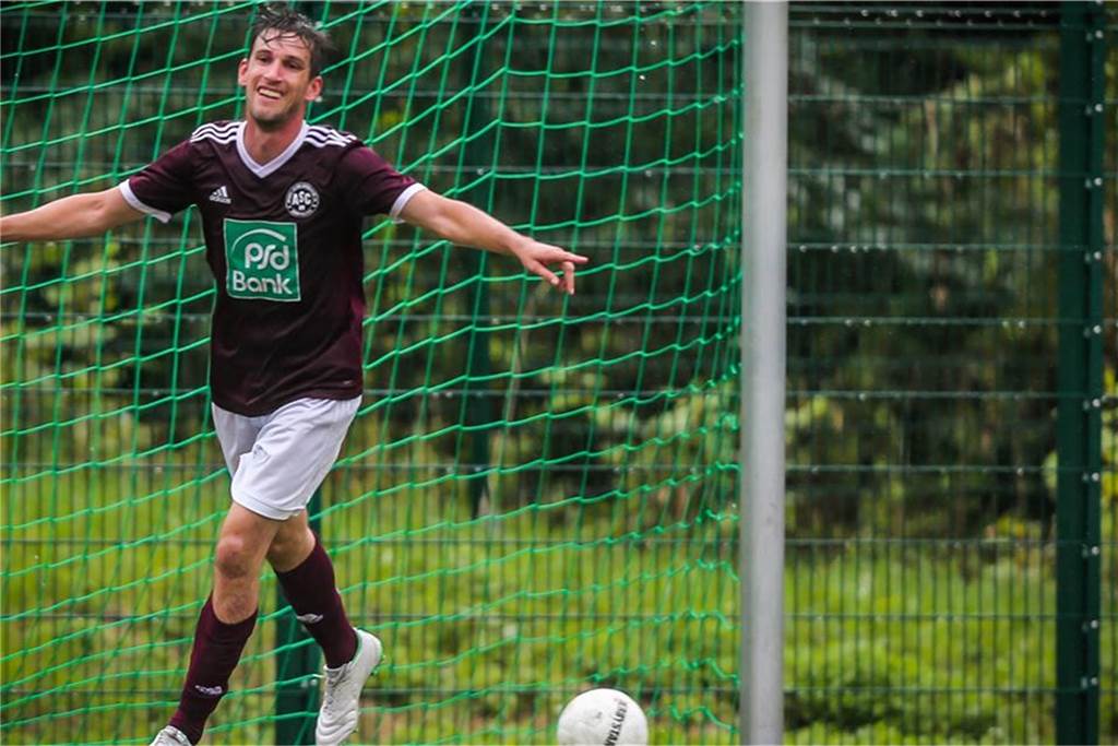 Dreikampf um den Titel in der A-Liga: Topteams bringen ein Abschluss-Szenario ins Spiel Tim Schwarz ist Spielertrainer beim ASC 09 Dortmund II.