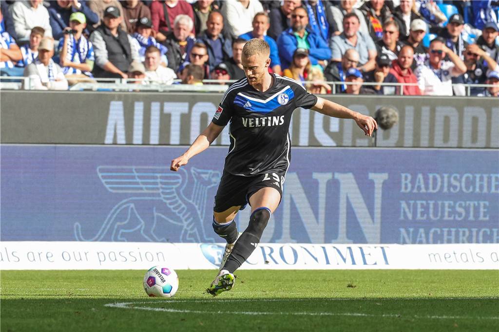 Schalke 04 und der geplante Kaderumbau: Timo Baumgartl bot bisher enttäuschende Leistungen.