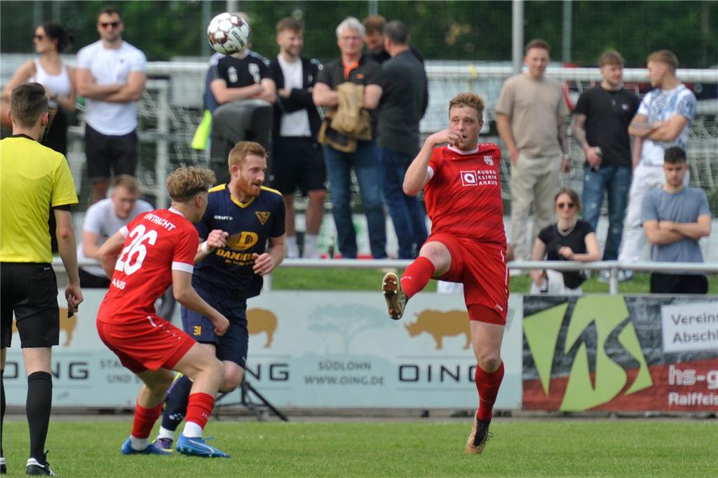 Eintracht-Serie reißt ausgerechnet im Finale: 1:2-Niederlage gegen TSG Dülmen Timo Brillert und die Ahauser Abwehr kassierten zwei Gegentreffer, die zur Niederlage führten.