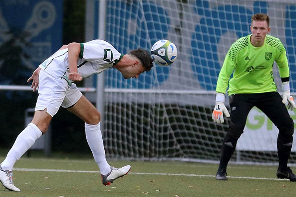 Neuzugang des VfR Sölde erwartet enge Spiele gegen Ex-Klub und will oben angreifen Timo Harbott (r.) kam im Sommer von einem Konkurrenten aus der Bezirksliga.