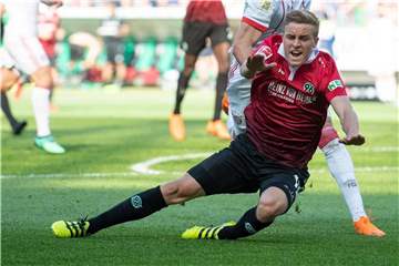 Timo Hübers in Aktion für Hannover 96. Foto: Swen Pförtner