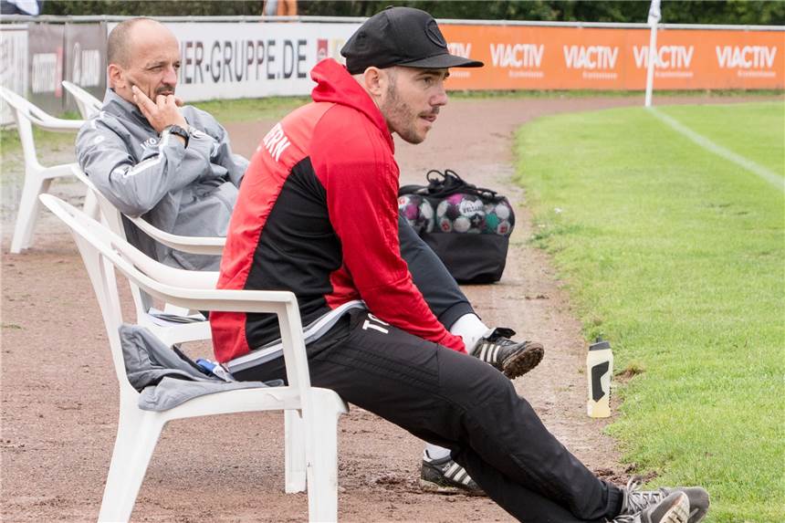Ersatz ist schon längst da: Ein weiterer Spieler verlässt den TuS Haltern Timo Ostdorf (v.) und Thorsten Kornmaier haben ab jetzt noch einen Spieler weniger im Kader des TuS Haltern am See.
