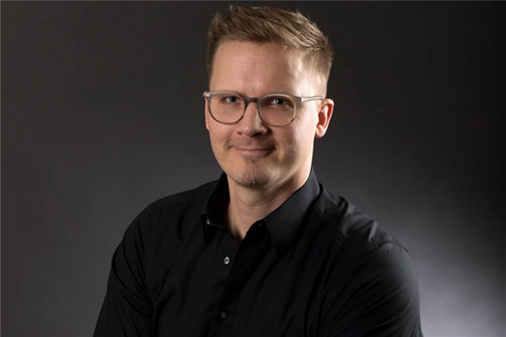 BVB setzt auf Identifikation und Wurzeln: Warum diese 09 Trikotentwürfe überzeugen Timo Ronge aus Marl hat es mit seinem Entwurf, der den Signal Iduna Park auf dem BVB-Trikot zeigt, unter die finalen 09 Vorschläge geschafft, über die die Fans nun abstimmen können.