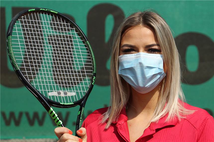 Tennisplätze dürfen jetzt öffnen - so hat sich der TV Altlünen vorbereitet Tina Rummel macht deutlich: Tennisspielen ist erlaubt, aber unter Hygienemaßnahmen. Der Mundschutz ist dabei nur ein Symbol.