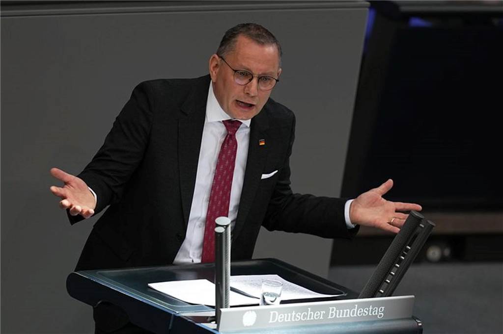 Tino Chrupalla, AfD-Bundesvorsitzender und Fraktionsvorsitzender der AfD, spricht in der 214. Plenarsitzung der 20. Legislaturperiode im Deutschen Bundestag.