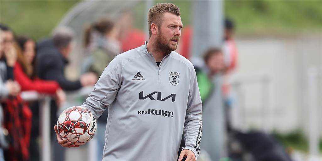 Bezirksliga-Abstiegsfrage: Verlosung mit vier Nieten und nur einem Gewinn Tino Westphal, Trainer des Bezirksliga-Vorletzten SG Castrop, hofft noch auf eine Rettung seines Teams.