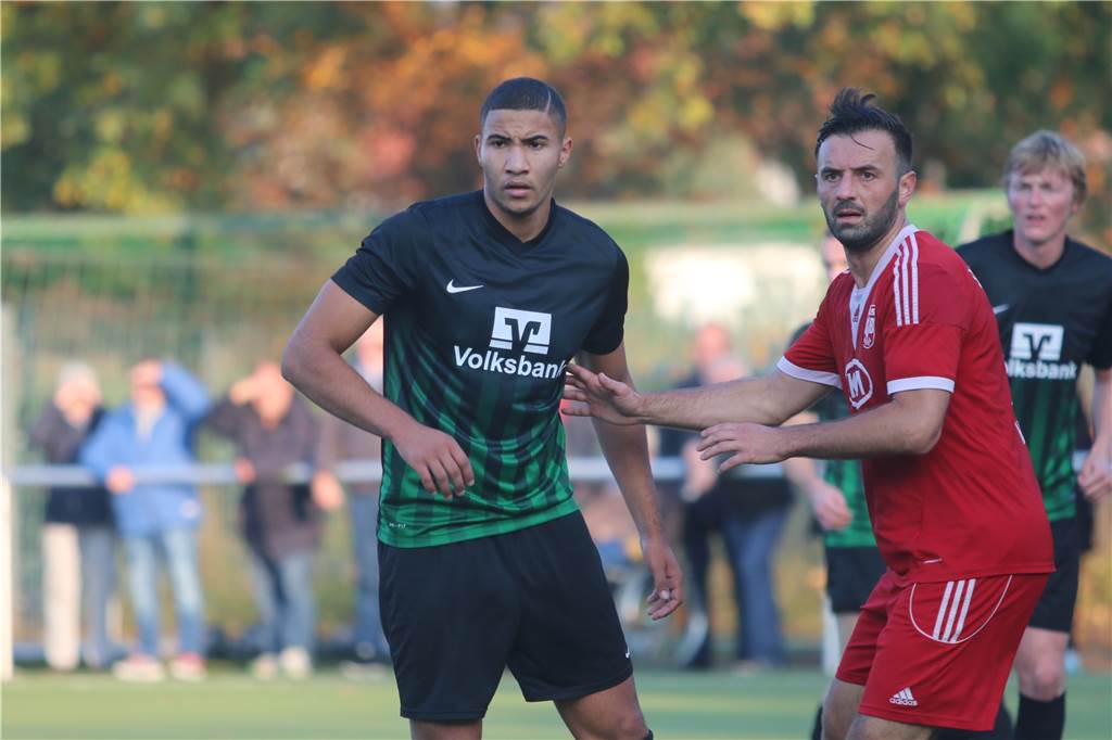 Sechs Tore im Schnitt pro Spiel: Im Dortmunder Westen überflügelt ein Kreisligist die Konkurrenz Titan Berg (l.) hat auch mal für den SuS Olfen gespielt.