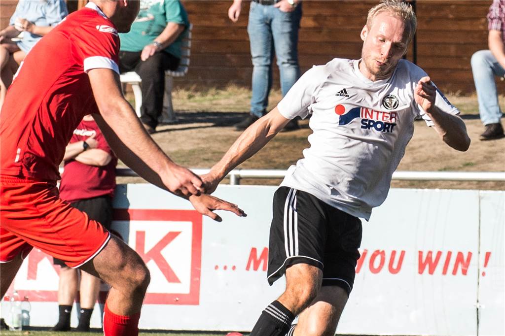 „Hätte gerne weitergemacht“: Swiatkowskis erste Saison beim TuS Haltern II ist seine letze Tobias Becker (r.) ist mit 20 Treffern der beste Torschütze des TuS Haltern.