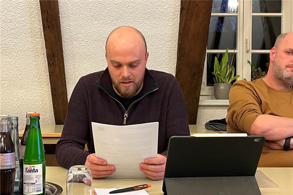 Kunstrasenplatz soll schon dieses Jahr kommen: CDU sorgt für Überraschung Tobias Ebbing (SPD)