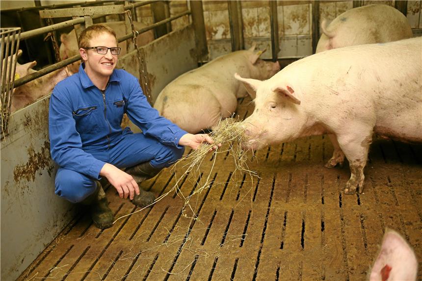 Tobias Großerichter legt Wert darauf, die Haltungsbedingungen seiner Tiere nachhaltig zu verbessern.