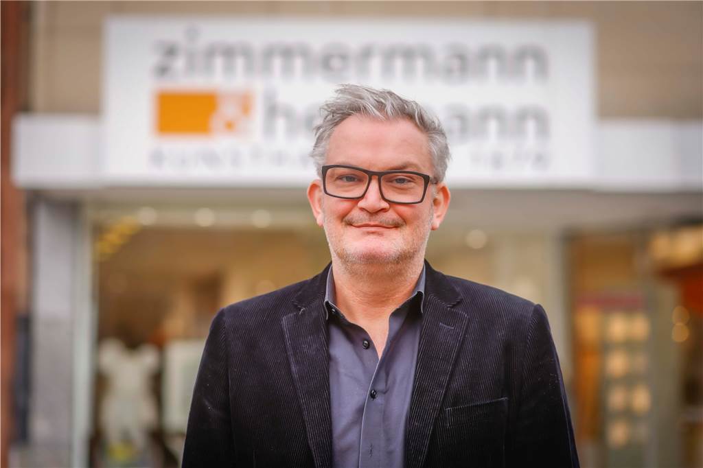 Dortmunder Handelsexperte kritisiert Aus für EC-Karte: „Das schmälert den Gewinn“ Tobias Heitmann ist Kunsthändler in der Innenstadt von Dortmund und Vorsitzender des Cityrings. Er verweist auf die deutliche höheren Gebühren, die Händler beim Einsatz von Kredit- oder Debitkarten zu zahlen haben, und sagt: „Wir Händler sind in diesen Zeiten auf jeden Euro angewiesen.“