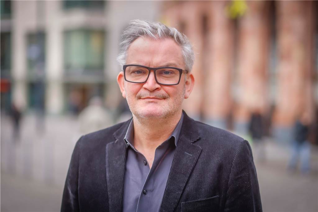 2G im Einzelhandel: In Dortmund gibt es dazu eine pfiffige Idee Tobias Heitmann vertritt als Vorsitzender des Cityrings die Interessen der Dortmunder Innenstadtkaufleute. Fieberhaft arbeitet er gerade daran, in den nächsten Tagen ein Bändchensystem zu etablieren, dass die nun vorgeschriebenen 2G-Kontrollen im Einzelhandel für Kunden und Händler erleichtert.