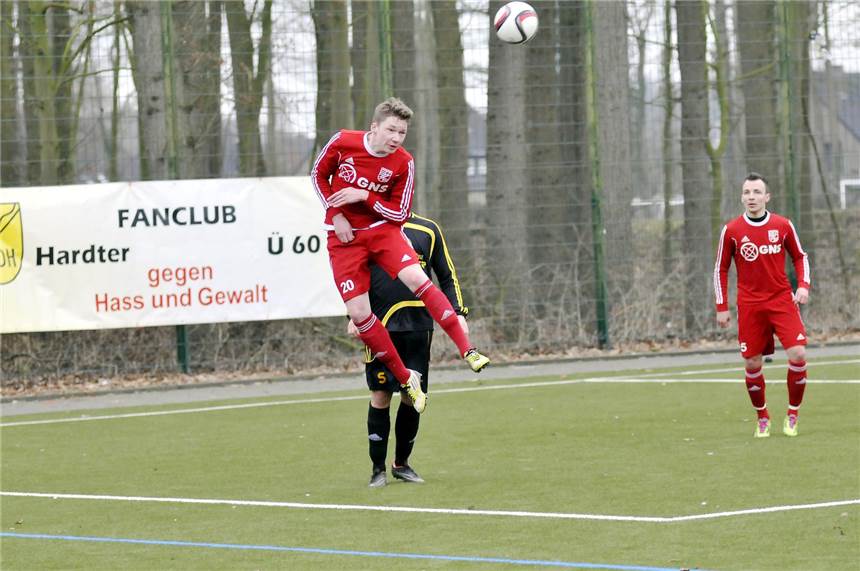 Kadir Mutluer macht den Unterschied Tobias Hemling musste beim Gastspiel der Ahauser Eintracht in Hassel nach 67 Minuten verletzungsbedingt ausgewechselt werden.