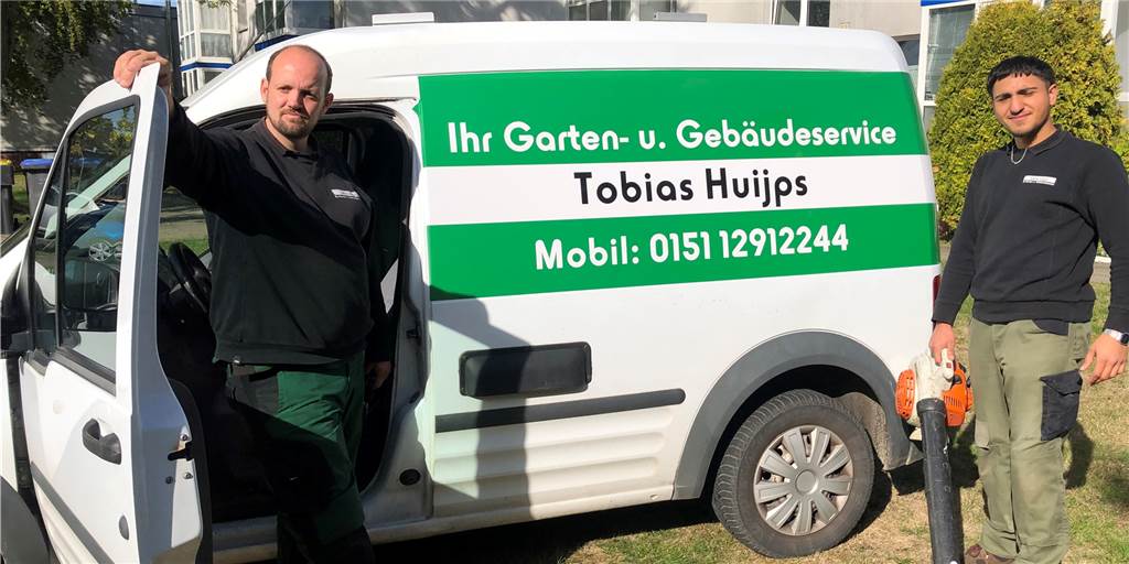 Neue Firma in Selm kümmert sich ums Haus: von Reinigung bis Haushaltauflösung Hier zu sehen: Tobias Huijps mit seinem Mitarbeiter Egzon Rizvani.