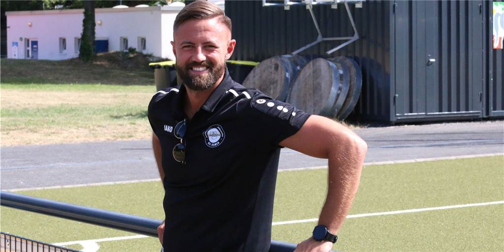 Nach Tipp vom BVB: VfL Kamens Motivator lässt sich in Berlin operieren Tobias Maier kann derzeit nur als Zuschauer an den Spielen des VfL Kamen teilnehmen.