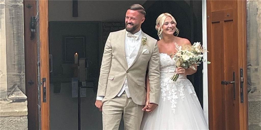 Traumhochzeit: VfL Kamens Motivator Tobias Maier sagt „Ja“ – und fliegt verspätet in Flitterwoche Tobias Maier vom VfL Kamen heiratete am Wochenende seine langjährige Freundin Maren, geborene Steinhaus.
